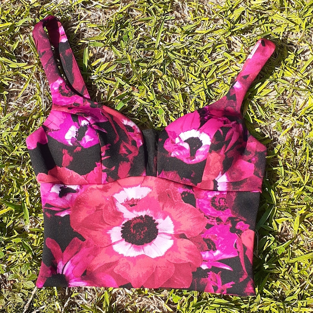 Guess top small